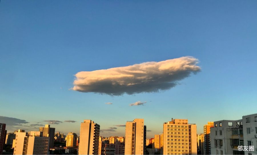 这是鱼云吗～西边亮了东方