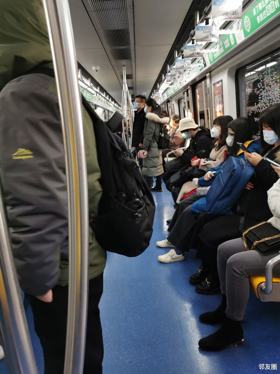 这周复工的明显感觉更多了地铁上已经没有座位了
