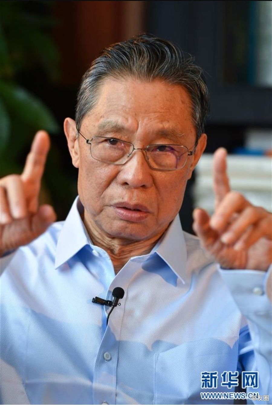 实至名归授予钟南山共和国勋章