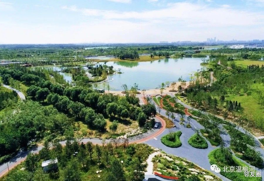 开园当天,温榆河公园朝阳示范区,还将开展趣潮跑,文艺表演,湖畔摄影等