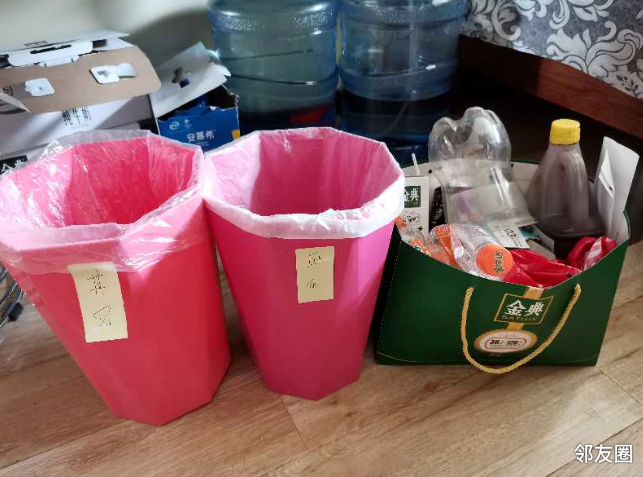 东坝环保达人按照两桶一袋的方式自制分类垃圾桶