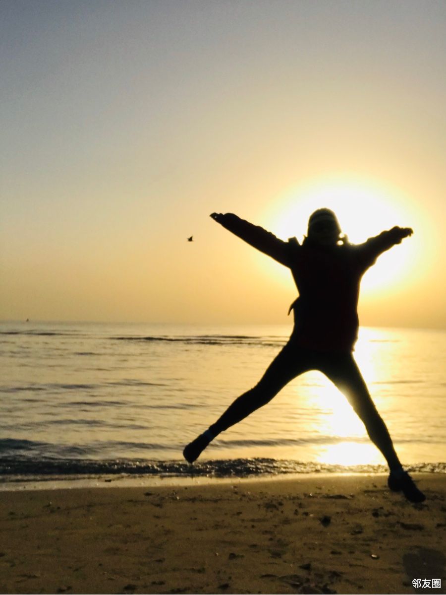 这是那个活在太阳光里的人就是我迎接太阳升起给地球带来的温暖