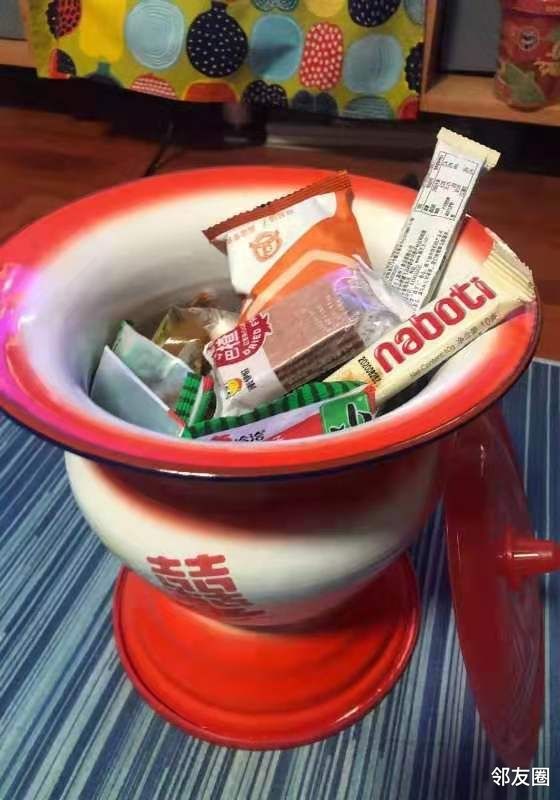 那些年结婚必备神器痰盂的新玩法笑喷
