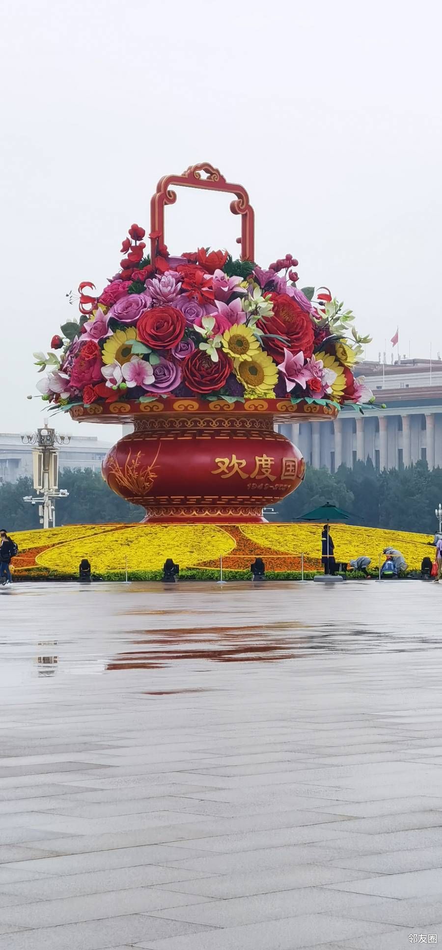 近看广场大花篮