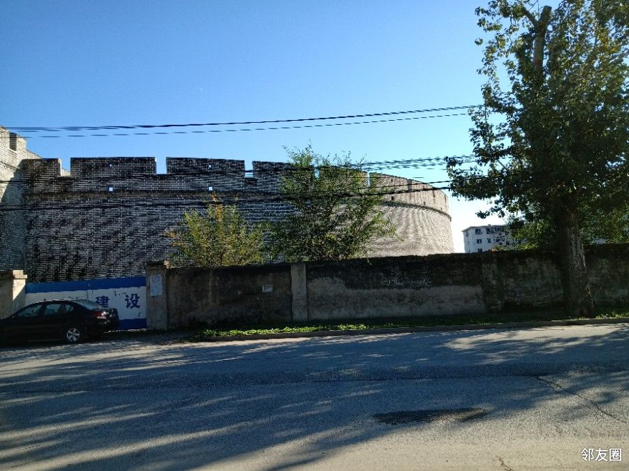 重建后的巩华城遗址