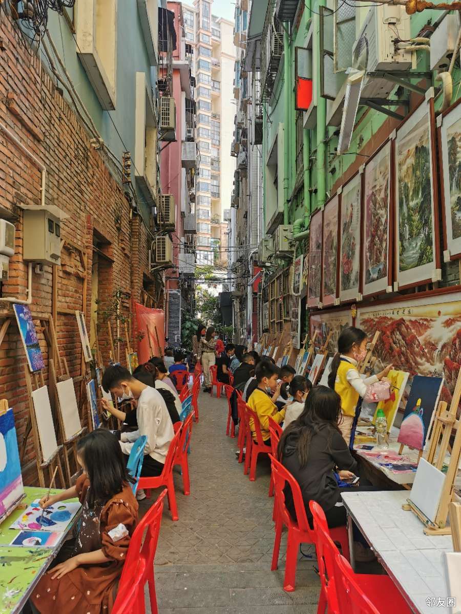 大芬油画村都是画画的