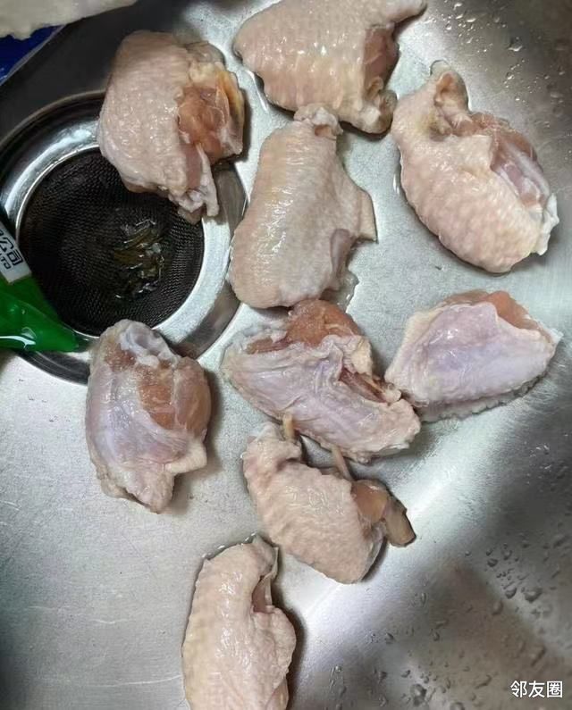 在美团优选买的冻品鸡翅今天打开发现都是破损的