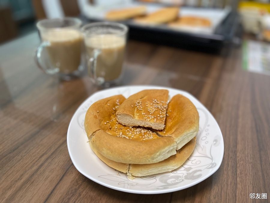 #解锁新技能#今日早餐and昨晚自制烤箱版的新疆牛奶小馕 - 邻友圈